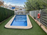Spacious terraced house with 2 community pools in Los Altos