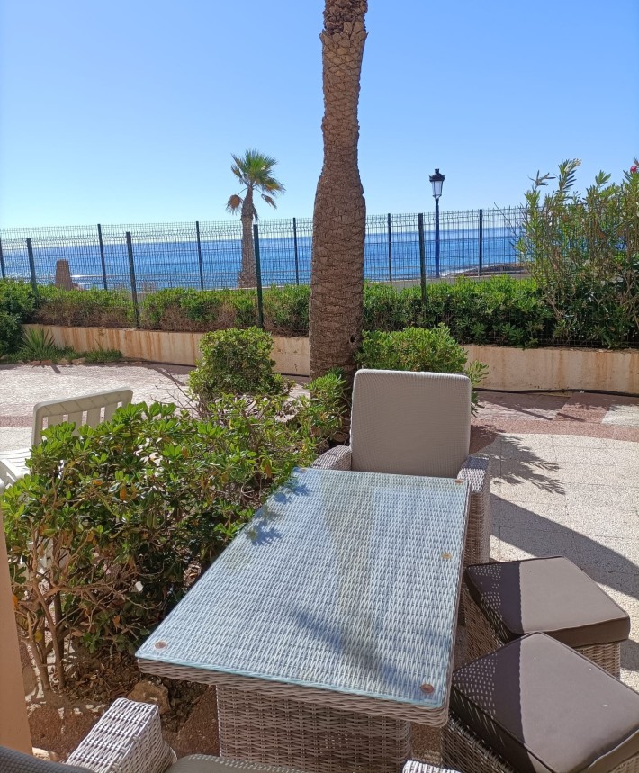 Sonnige Wohnung in erster Linie am Strand von La Zenia! Sonnige Wohnung in erster Linie am Strand von La Zenia!