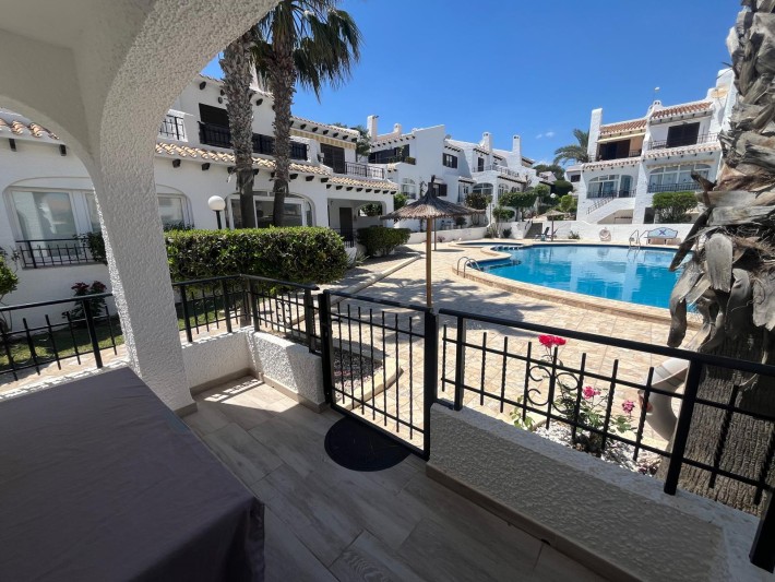 Semi-detached bungalow in great location on the beachside of Cabo Roig Semi-detached bungalow in great location on the beachside of Cabo Roig