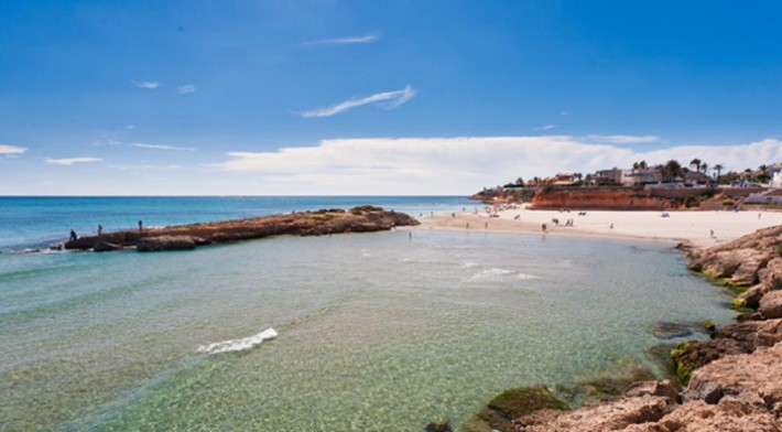 Upstairs apartment with 3 terraces at Cala Capitán beach in Cabo Roig