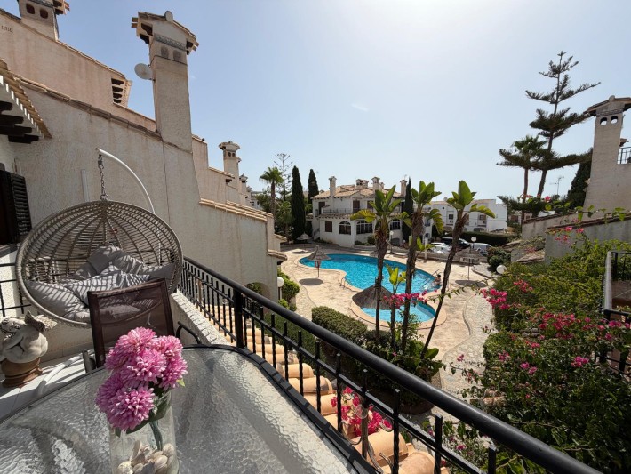Wunderschön renoviertes großes Eckreihenhaus auf der Meerseite von Cabo Roig Wunderschön renoviertes großes Eckreihenhaus auf der Meerseite von Cabo Roig