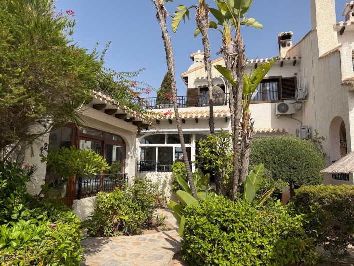 Wunderschön renoviertes großes Eckreihenhaus auf der Meerseite von Cabo Roig Wunderschön renoviertes großes Eckreihenhaus auf der Meerseite von Cabo Roig