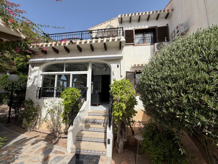 Wunderschön renoviertes großes Eckreihenhaus auf der Meerseite von Cabo Roig Wunderschön renoviertes großes Eckreihenhaus auf der Meerseite von Cabo Roig
