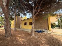 Villa with large frontline plot in Cabo Roig with stunning panoramic seaviews and great potential