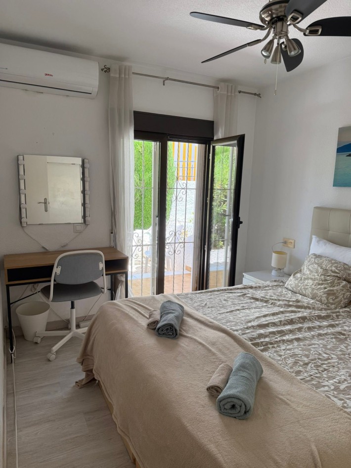 Spacious terraced house in fantastic location only 100m from the beach in Cabo Roig