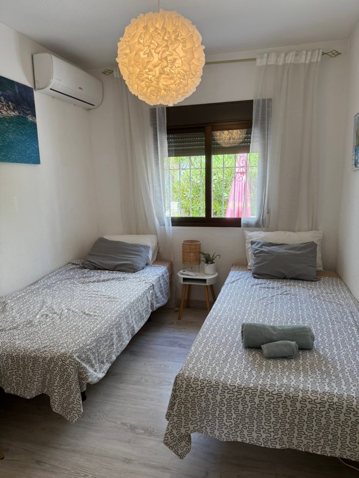 Spacious terraced house in fantastic location only 100m from the beach in Cabo Roig