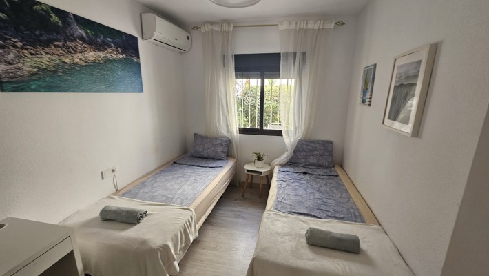 Spacious terraced house in fantastic location only 100m from the beach in Cabo Roig