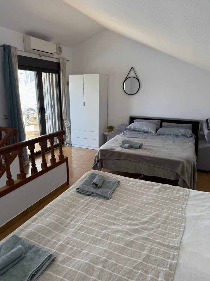 Spacious terraced house in fantastic location only 100m from the beach in Cabo Roig