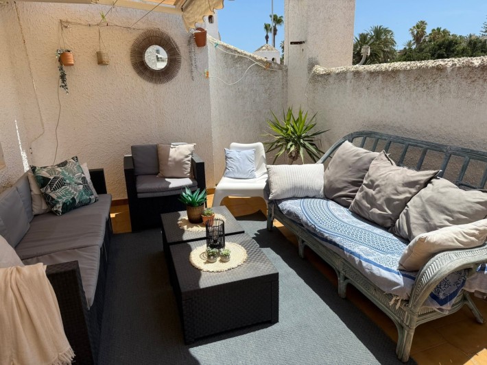 Spacious terraced house in fantastic location only 100m from the beach in Cabo Roig