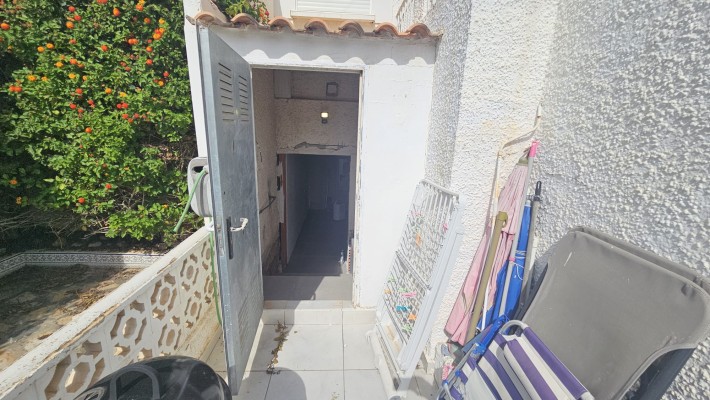 Spacious terraced house in fantastic location only 100m from the beach in Cabo Roig