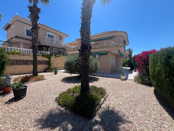 Spacious villa in Los Altos Spacious villa in Los Altos