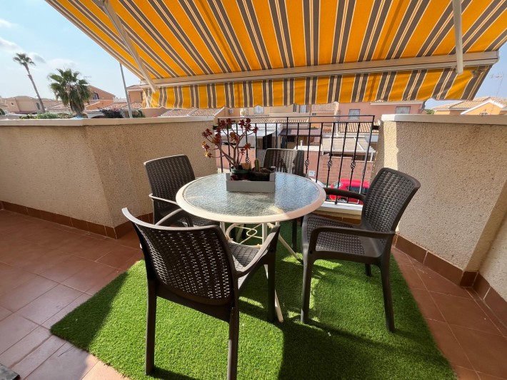 Spacious terraced house with 2 community pools in Los Altos Spacious terraced house with 2 community pools in Los Altos