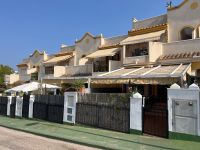 Spacious terraced house with 2 community pools in Los Altos