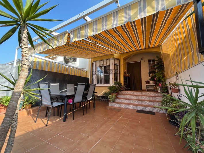 Spacious terraced house with 2 community pools in Los Altos Spacious terraced house with 2 community pools in Los Altos