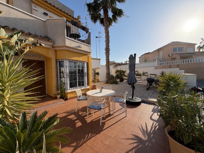 Semi-detached house on large corner plot in Los Balcones Semi-detached house on large corner plot in Los Balcones