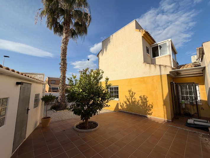 Semi-detached house on large corner plot in Los Balcones Semi-detached house on large corner plot in Los Balcones