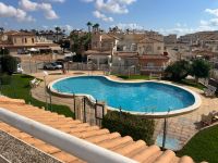 Terraced house in sunny location overlooking the community pool in La Florida
