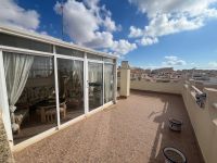 Terraced house in sunny location overlooking the community pool in La Florida