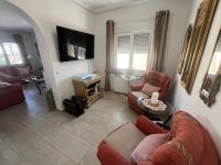 Very well presented spacious corner house in La Florida