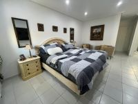 Very well presented spacious corner house in La Florida
