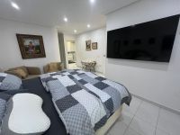 Very well presented spacious corner house in La Florida
