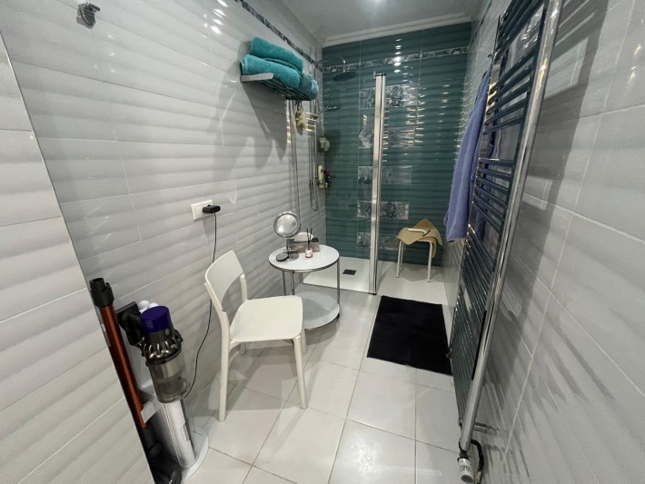 Very well presented spacious corner house in La Florida