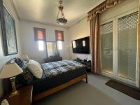 Very well presented spacious corner house in La Florida