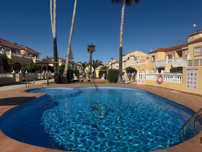 Downstairs apartment with large terrace in La Zenia