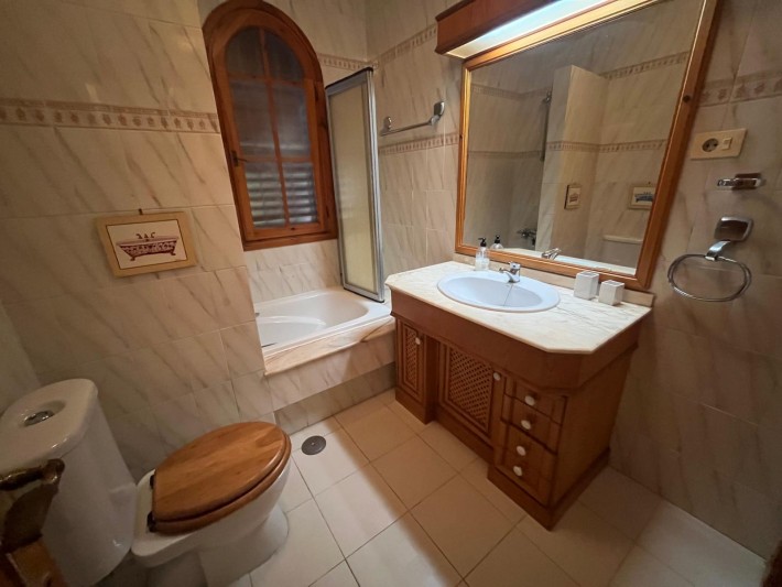Vivienda adosada con apartamento independiente en la zona de playa de La Zenia