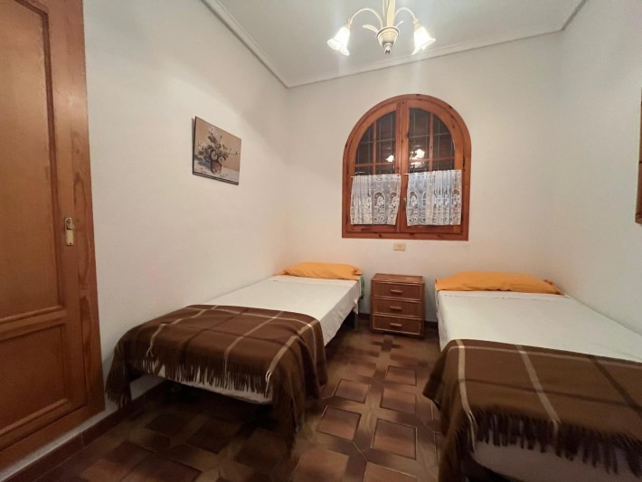 Vivienda adosada con apartamento independiente en la zona de playa de La Zenia