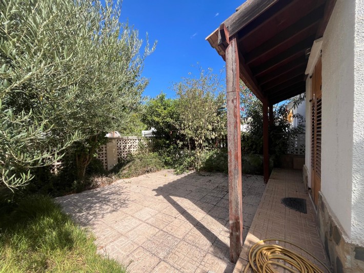 Vivienda adosada con apartamento independiente en la zona de playa de La Zenia