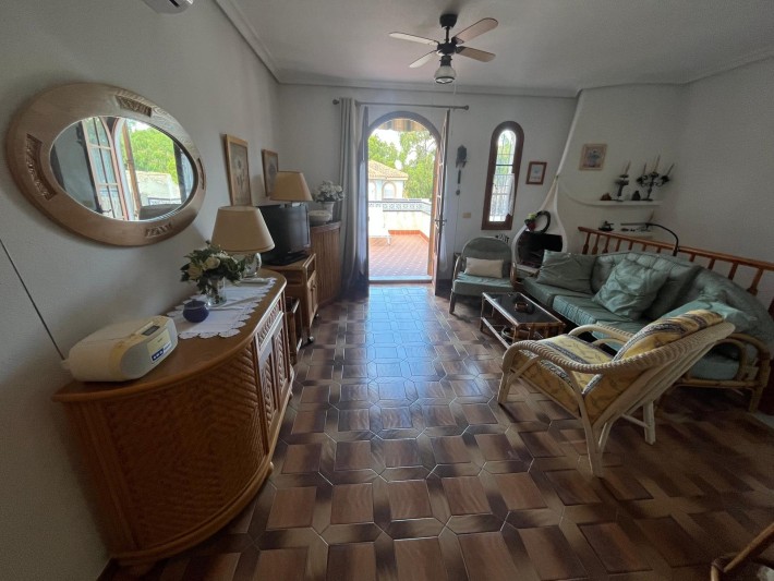 Vivienda adosada con apartamento independiente en la zona de playa de La Zenia
