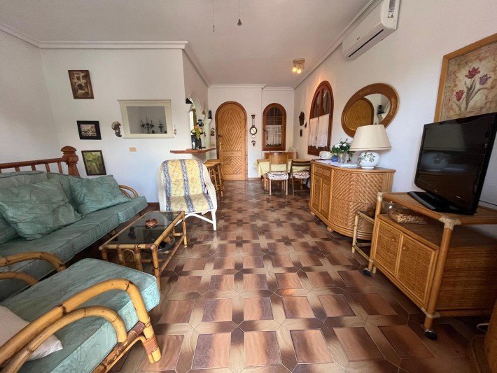Vivienda adosada con apartamento independiente en la zona de playa de La Zenia