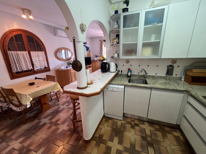 Vivienda adosada con apartamento independiente en la zona de playa de La Zenia