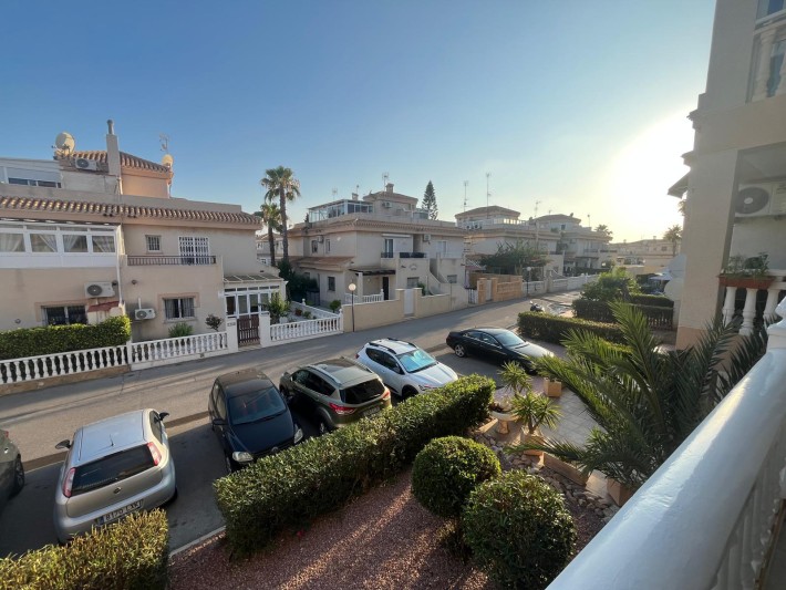 Sunny apartment in Playa Flamenca with large community pool