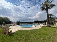 Well presented corner house in central location in Playa Flamenca