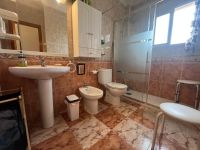 Well presented corner house in central location in Playa Flamenca