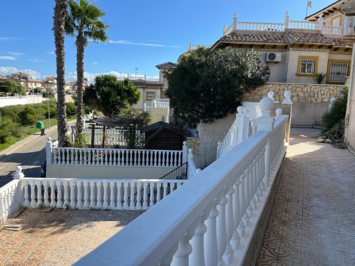 Spacious detached villa with private pool in Playa Flamenca Spacious detached villa with private pool in Playa Flamenca