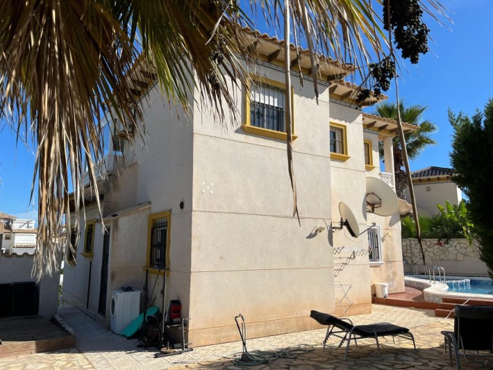 Spacious detached villa with private pool in Playa Flamenca Spacious detached villa with private pool in Playa Flamenca