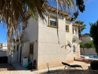 Spacious detached villa with private pool in Playa Flamenca