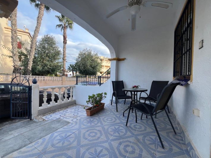 Spacious apartment with 3 bedrooms and 2 community pools in Playa Flamenca