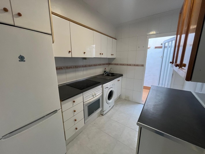 Spacious apartment with 3 bedrooms and 2 community pools in Playa Flamenca