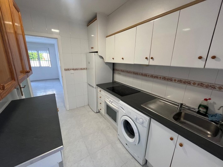 Spacious apartment with 3 bedrooms and 2 community pools in Playa Flamenca