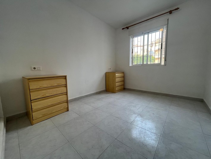 Spacious apartment with 3 bedrooms and 2 community pools in Playa Flamenca