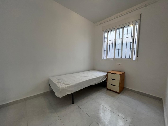 Spacious apartment with 3 bedrooms and 2 community pools in Playa Flamenca