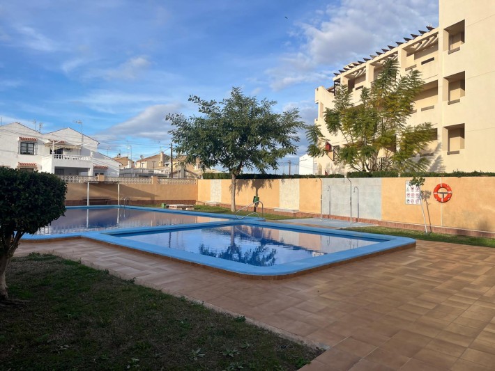 Spacious apartment with 3 bedrooms and 2 community pools in Playa Flamenca