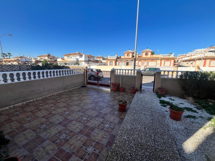 Casa independiente en lugar central en Playa Flamenca