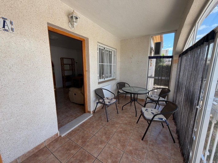 Well presented corner house in Playa Flamenca