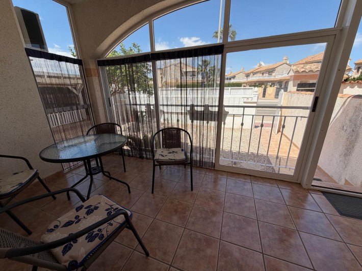 Well presented corner house in Playa Flamenca