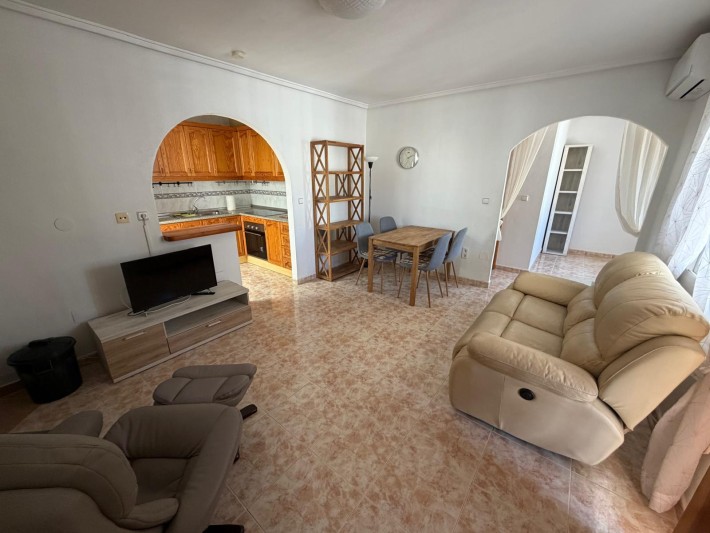 Well presented corner house in Playa Flamenca
